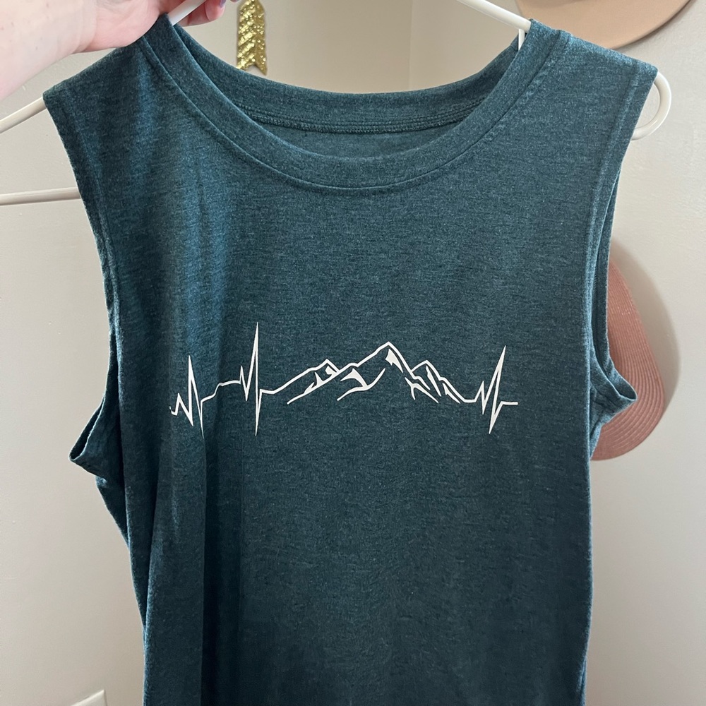 Graphic tank